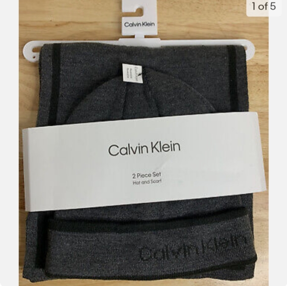 Calvin Klein Accessories Calvin Klein Unisex 2 Piece Hat And Scarf